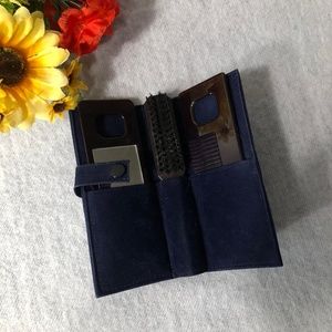 NWOT - Brush, Comb, & Mirror Set in Snap ‘Wallet’